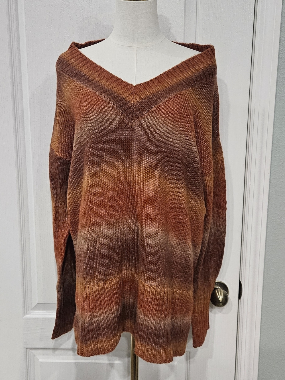 a.n.a Gradient V-Neck Sweater in Rust and Brown Tones
